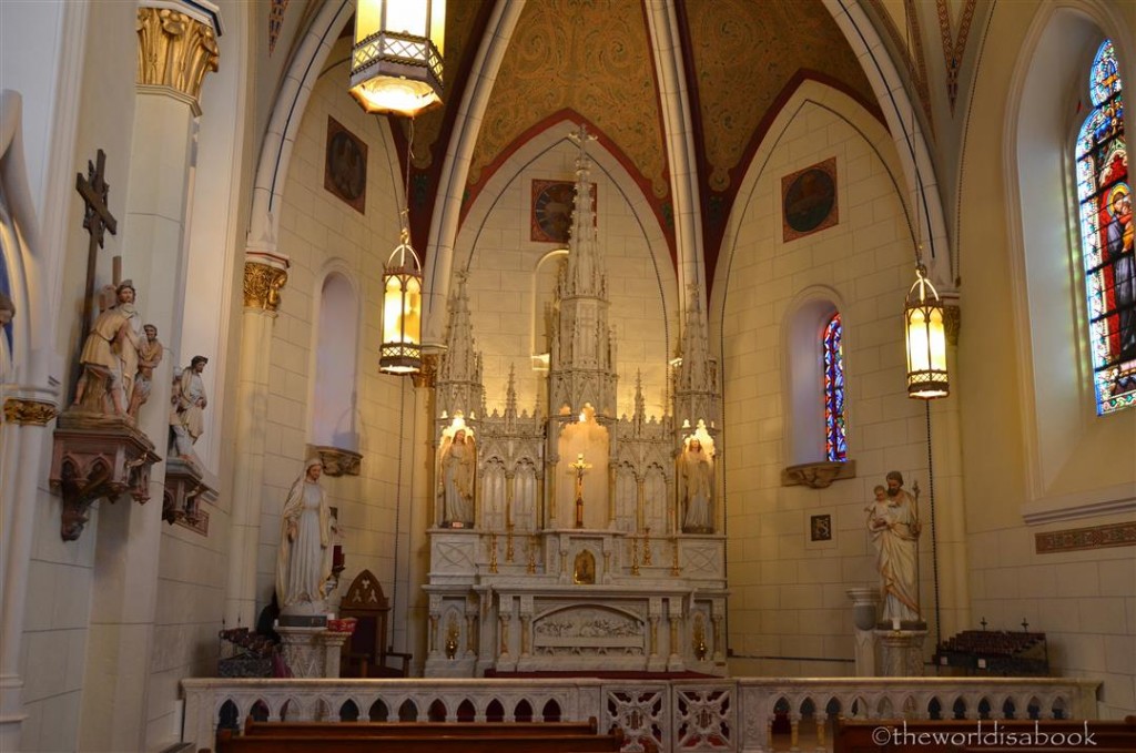 Loretto-Chapel-altar