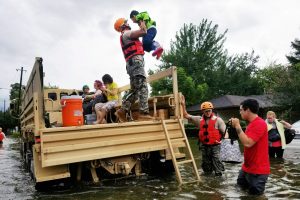 disaster-texas-harvey-rescuers